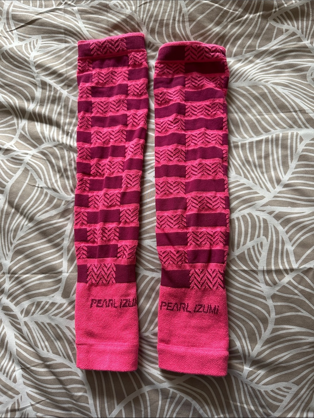 Pearl Izumi Hot Pink and Magenta Striped Arm Warmers